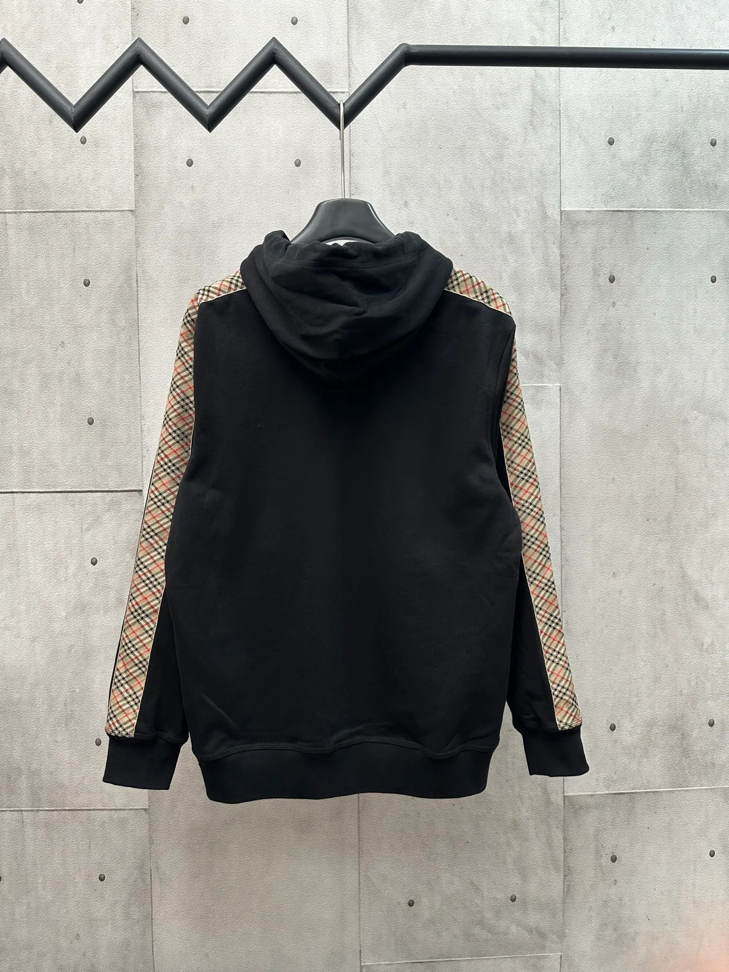 BURBERRY ： ， ， Wear-Resistant， 。 ， ， ， 。 ， ， 1： ， ， ， ， 。 2： 、 、 ， ， ， ， ， ±0.1mm 。 ： SIZE: S M L XL